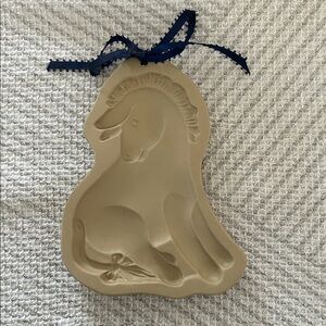 “Eeyore” Disney Vintage Brown Bag Ceramic Bake Cookie Art Mold by Hill Design.